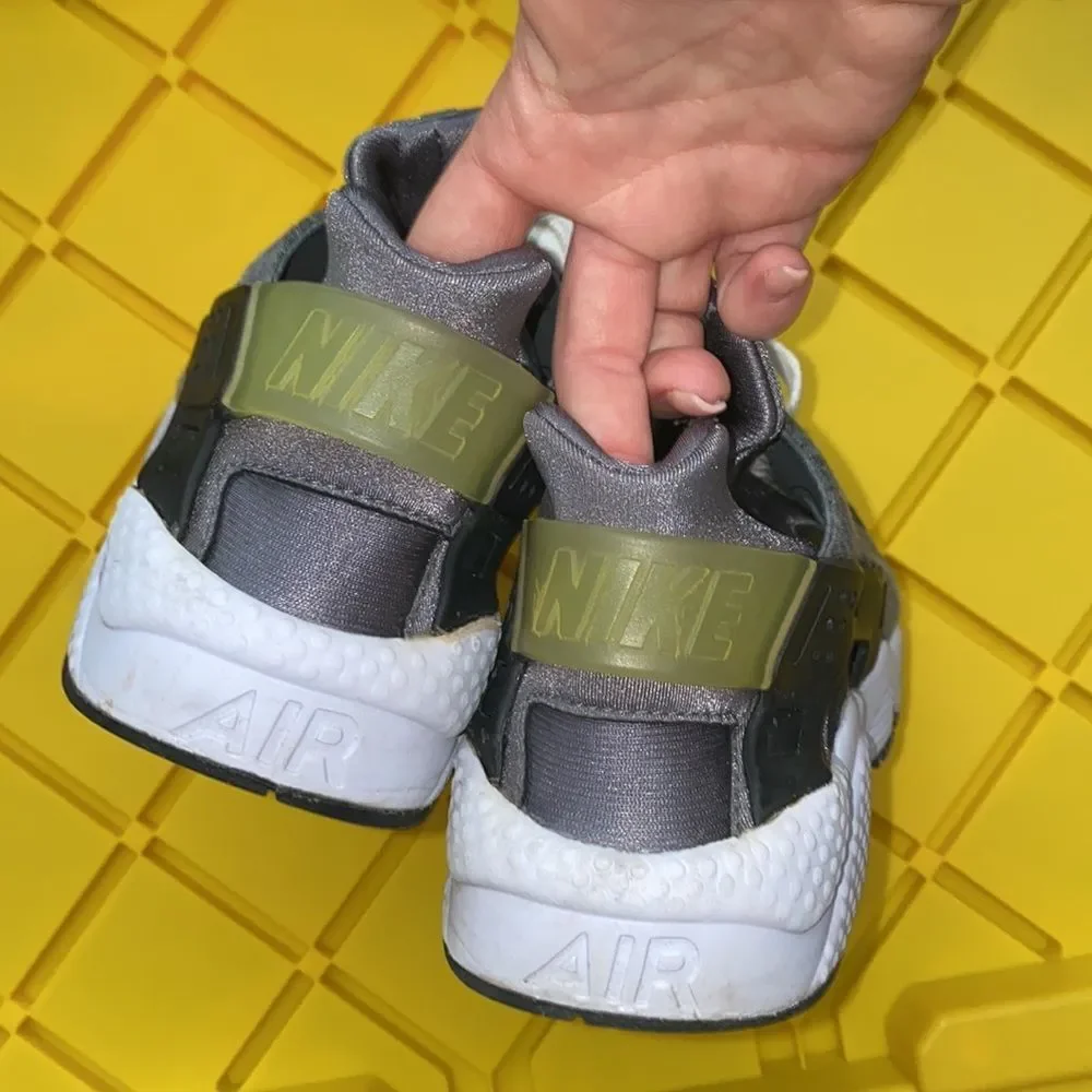 Nike Huarache grey